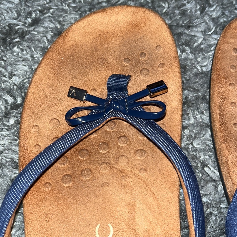 Vionic flip-flops - Picture 2 of 6